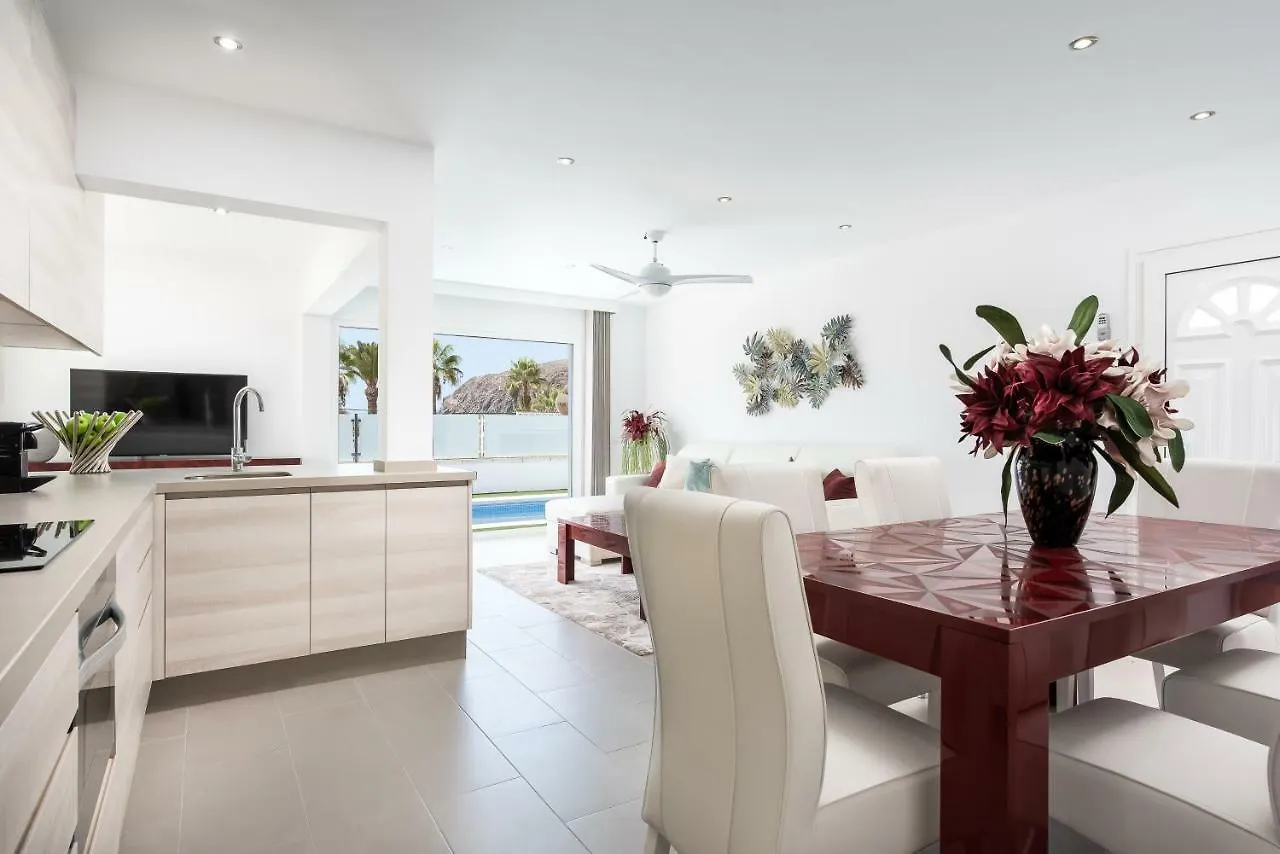 Luxurious 5* Villa - 300M2 - Private Heated Pool - Garage - Wifi Palm-mar 0*,  Spain